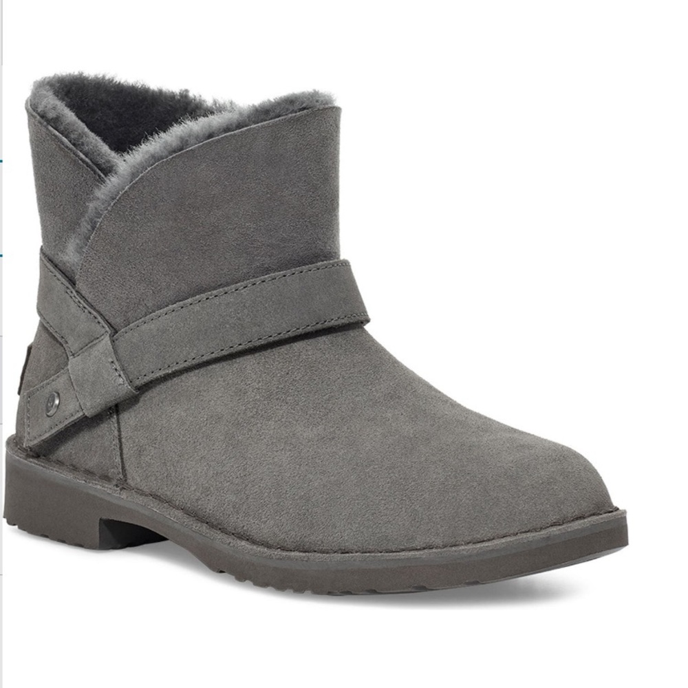 UGG Zariyah water repellent boot tag is a 8 but more of a size 7